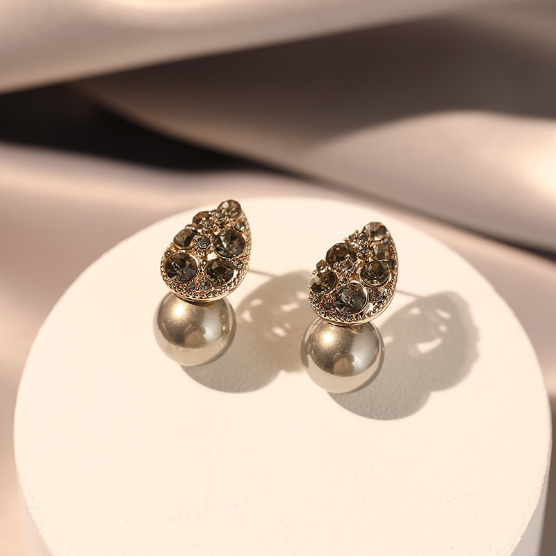 New pearl stud earrings with d - Vintage Fashion Market recension och pris