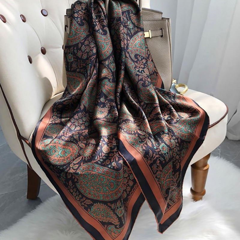 Paisley Print Square Scarf Vin - Vintage Fashion Patterns recension och pris